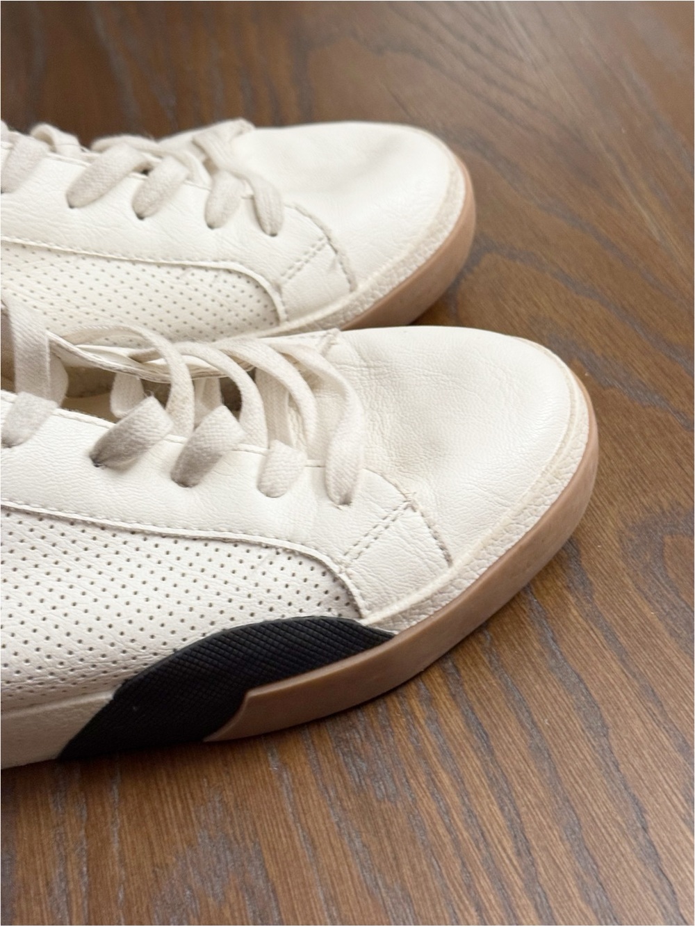 DV by Dolce Vita White and Black Sneakers Sleek Minimalist Design size 10 - Picture 3 of 8